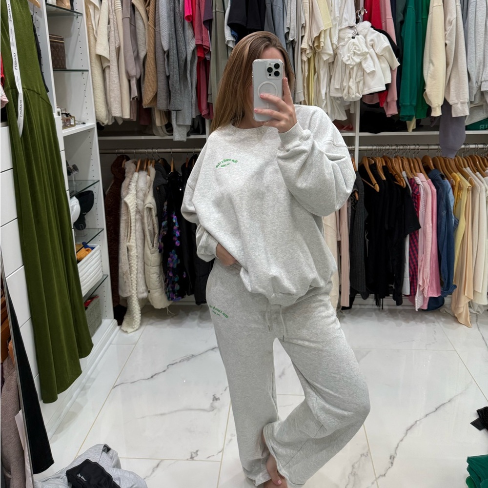 Grey sweatpants and sweatshirt matching set in heather grey